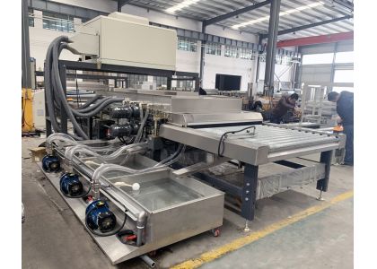 The inspection and commissioning of the new model glass washing machine is completed and ready for shipping!